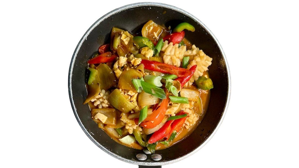 63. Pla Meuk Pad Khai Khem
