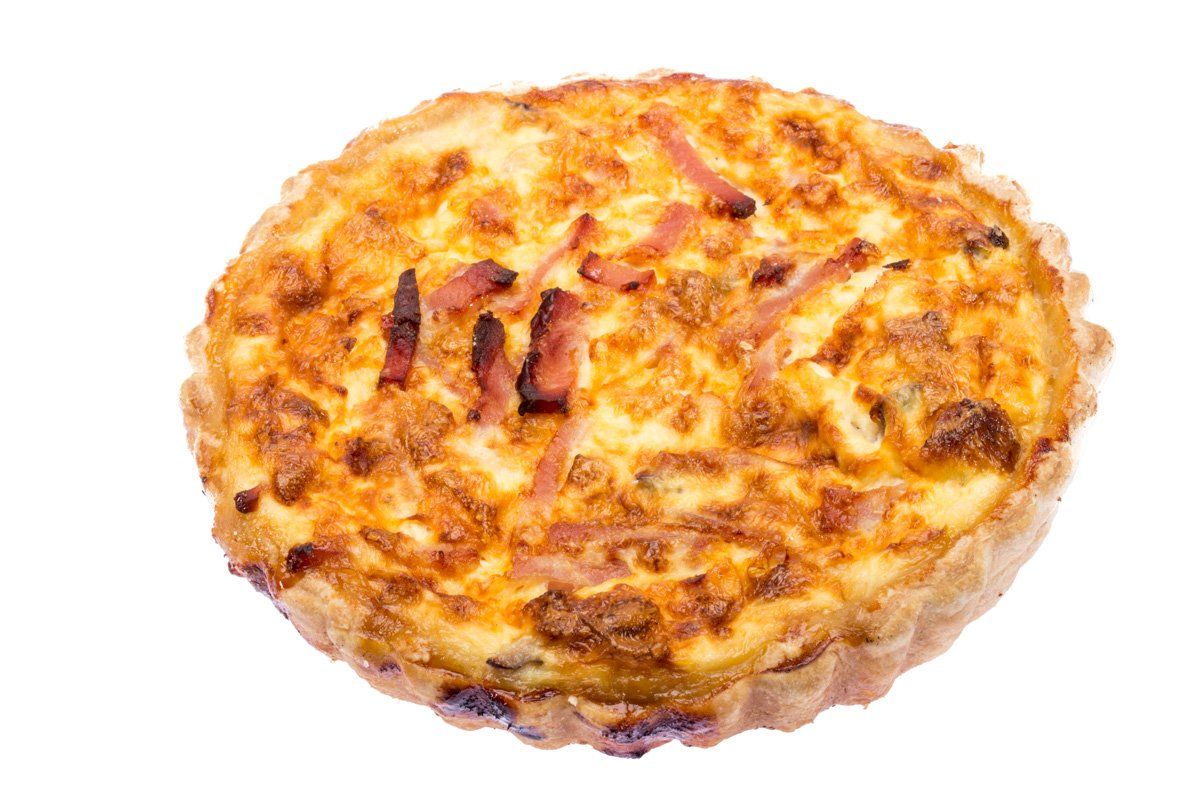 Kinkku-pekoni quiche 1hlö pala ja vihersalaatti, L
