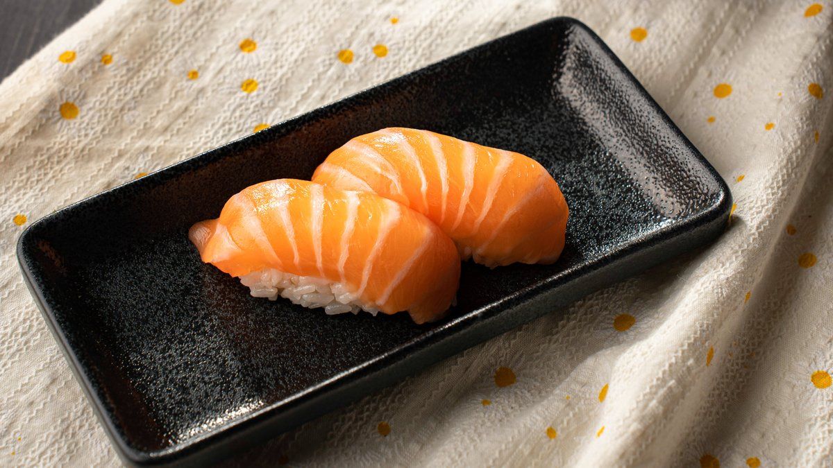 5. Salmon Nigiri (L, G)