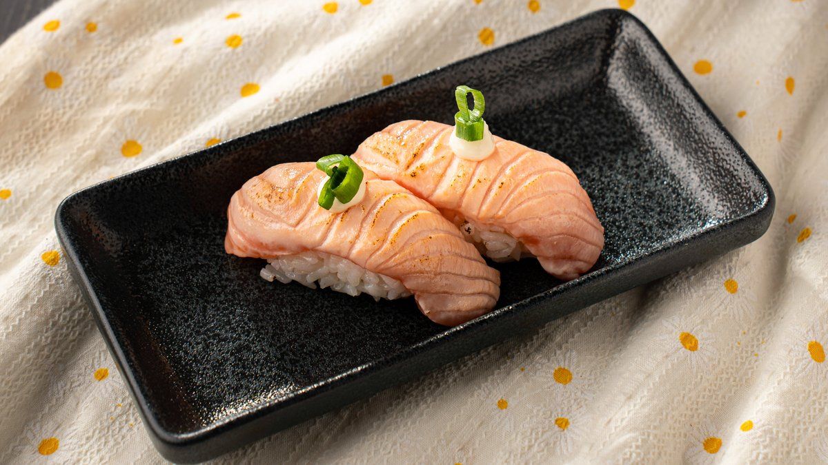 7. Grilled Salmon Nigiri (L, G)