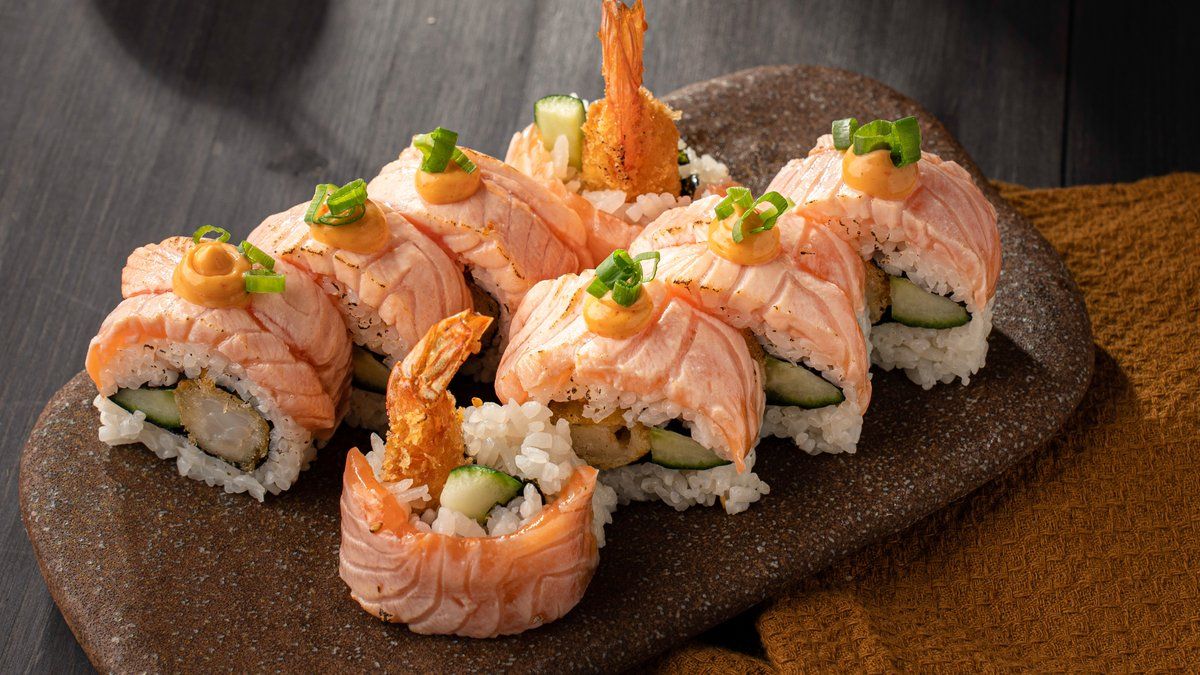 7. Crunchy Spicy Maki (L) 8 pcs