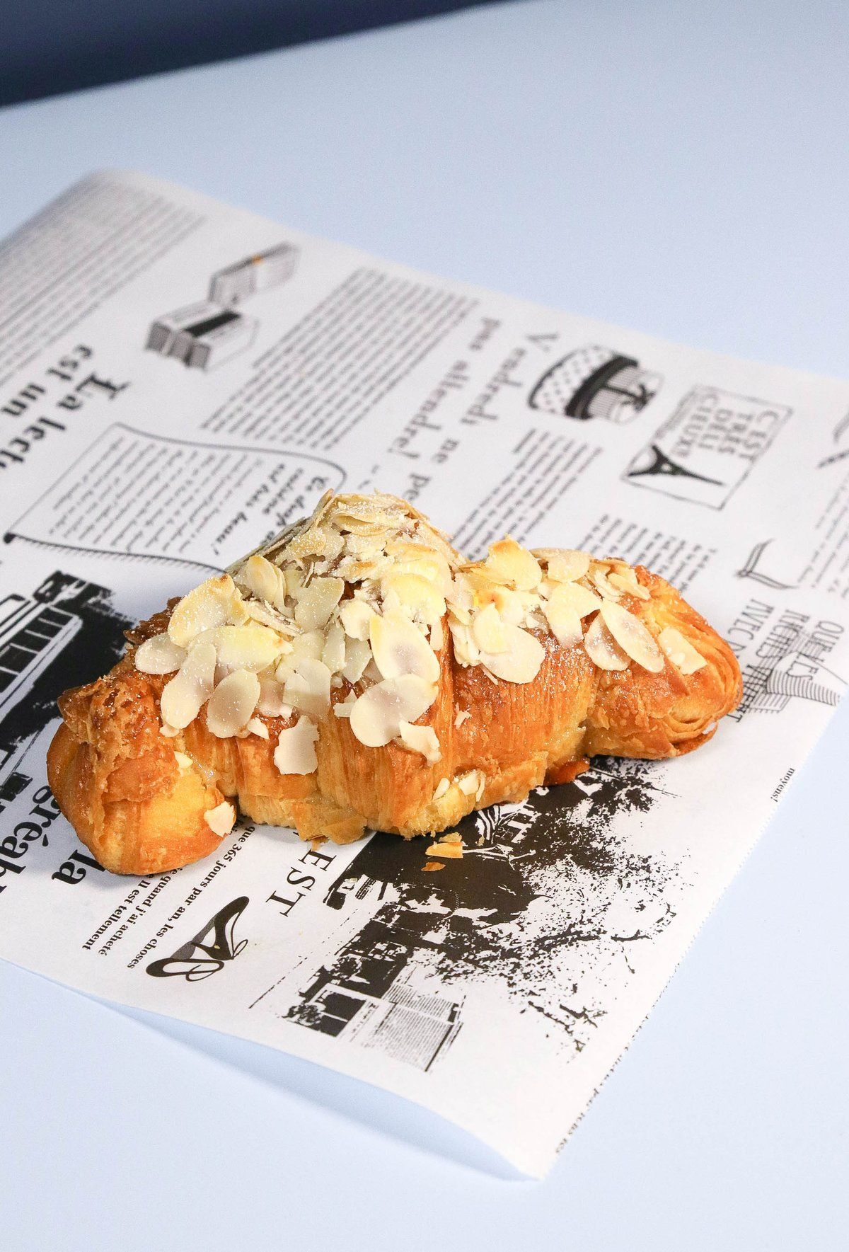 Almond Croissant (L)