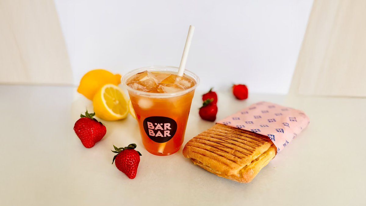 Sandwich & Strawberry Lemonade Combo