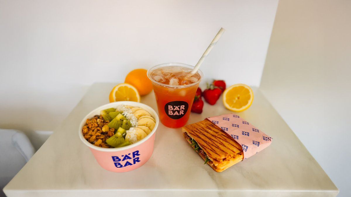 Bär Bowl + Sandwich + Strawberry Lemonade