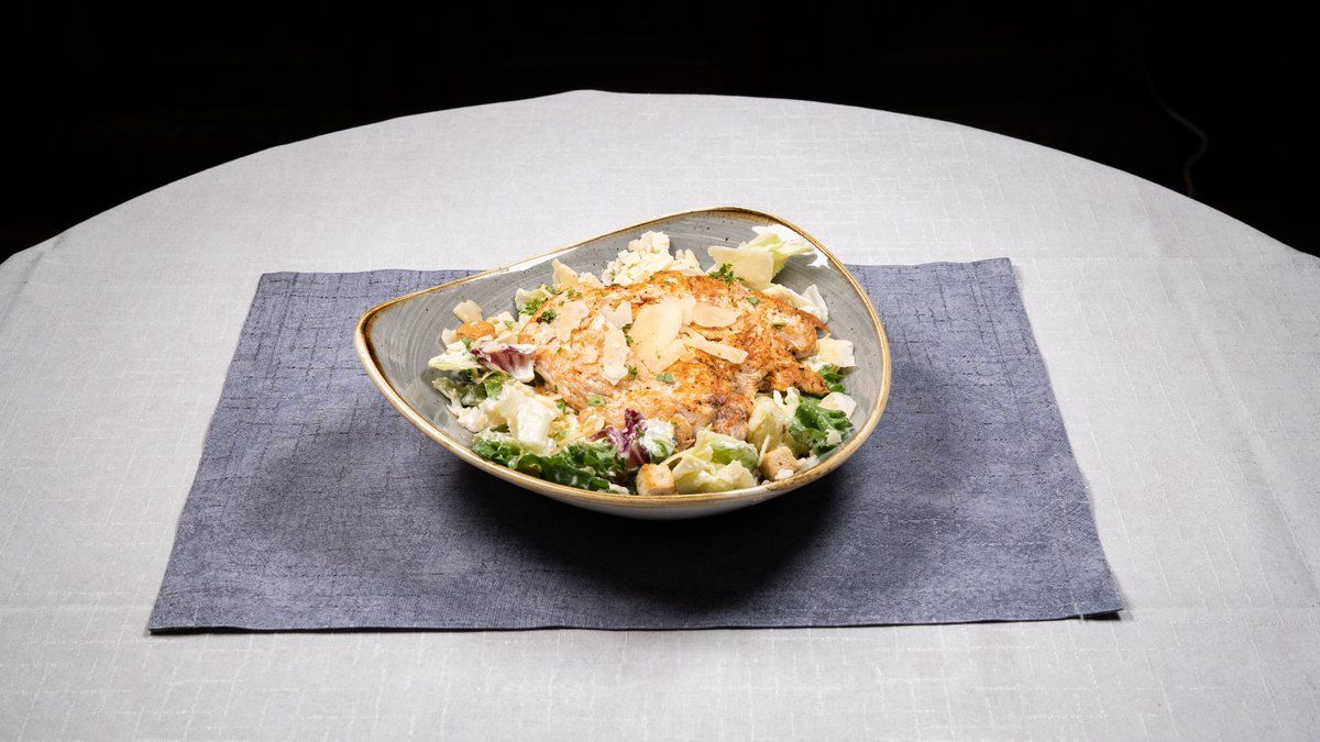 Caesarsalaatti kananpojalla (L)