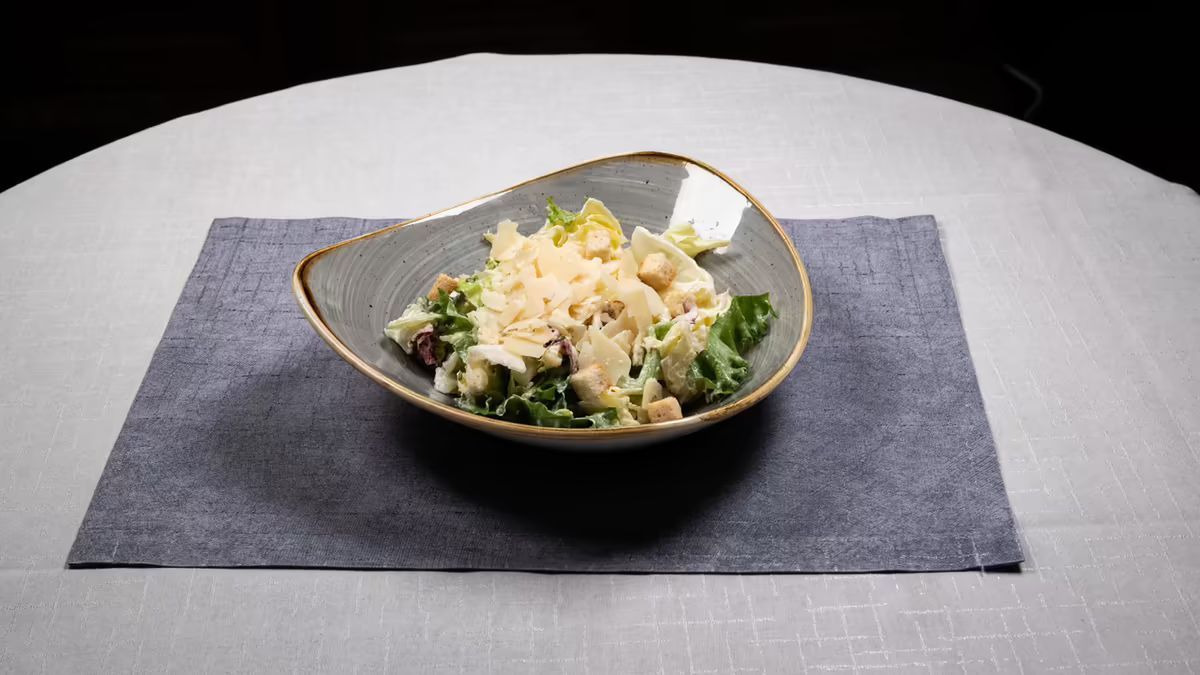 Caesarsalaatti naudan ulkofileellä (L)